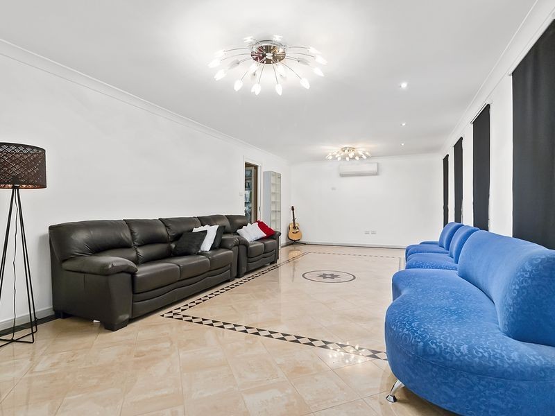 11 Morgan Close, Prairiewood NSW 2176