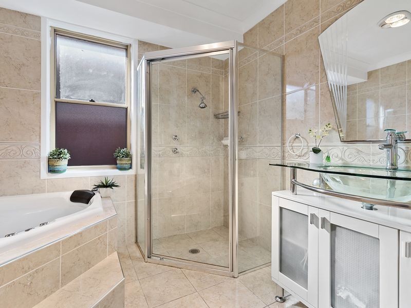 11 Morgan Close, Prairiewood NSW 2176