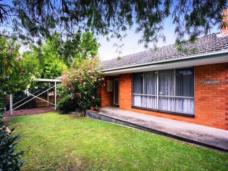 32 Myrtle Street, Bayswater VIC 3153