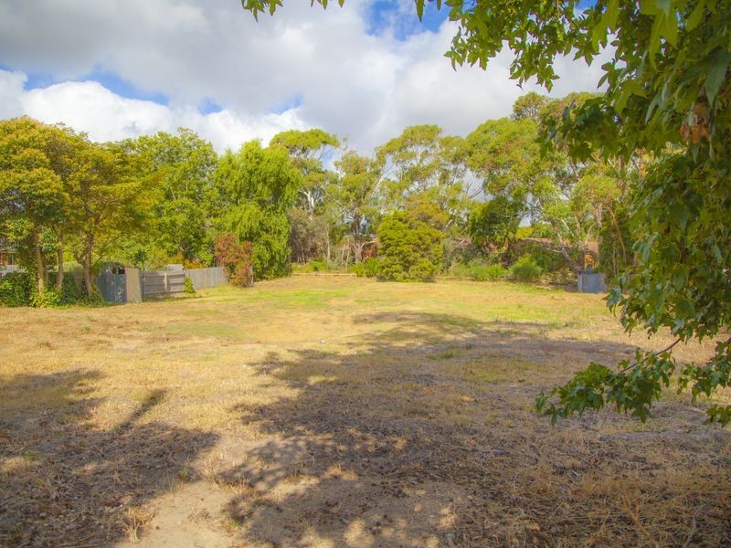 33 Cootamundra Ave, Rosebud West VIC 3940