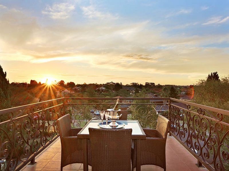 9 Harkaway Rise, Doncaster East VIC 3109