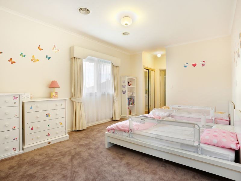 33 Kwinana St, Glen Waverley VIC 3150