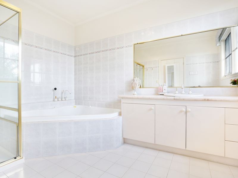 33 Kwinana St, Glen Waverley VIC 3150