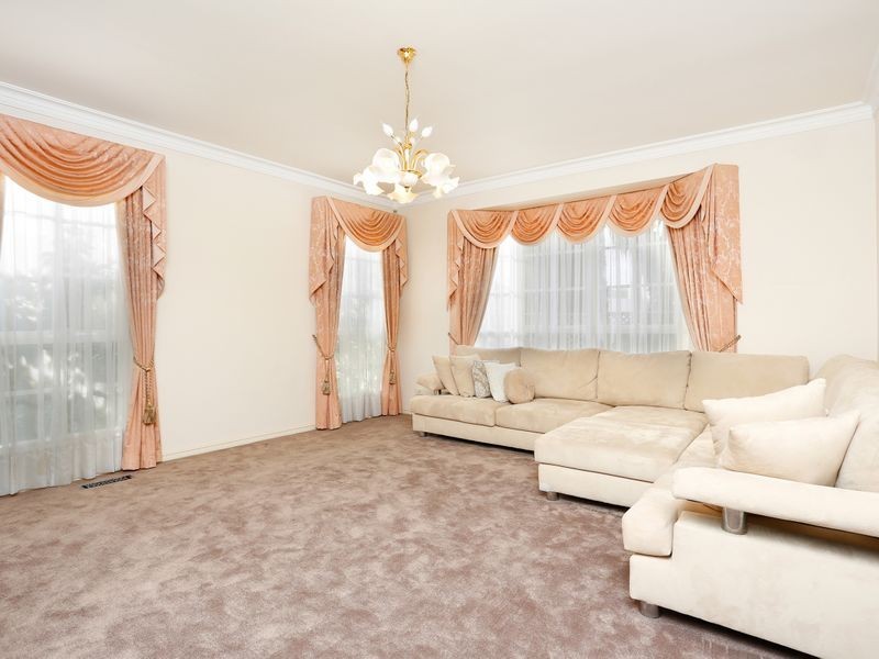 33 Kwinana St, Glen Waverley VIC 3150