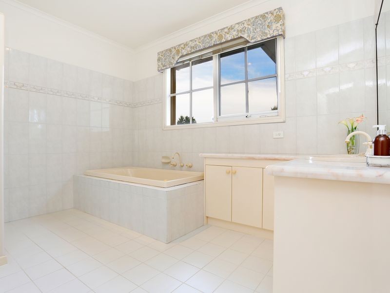 33 Kwinana St, Glen Waverley VIC 3150