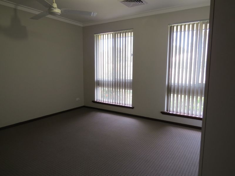 27 Blaxland Avenue, Two Rocks WA 6037