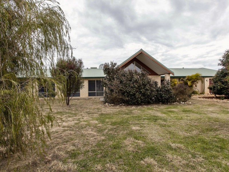 111 Seaflower Way, Wilbinga WA 6041