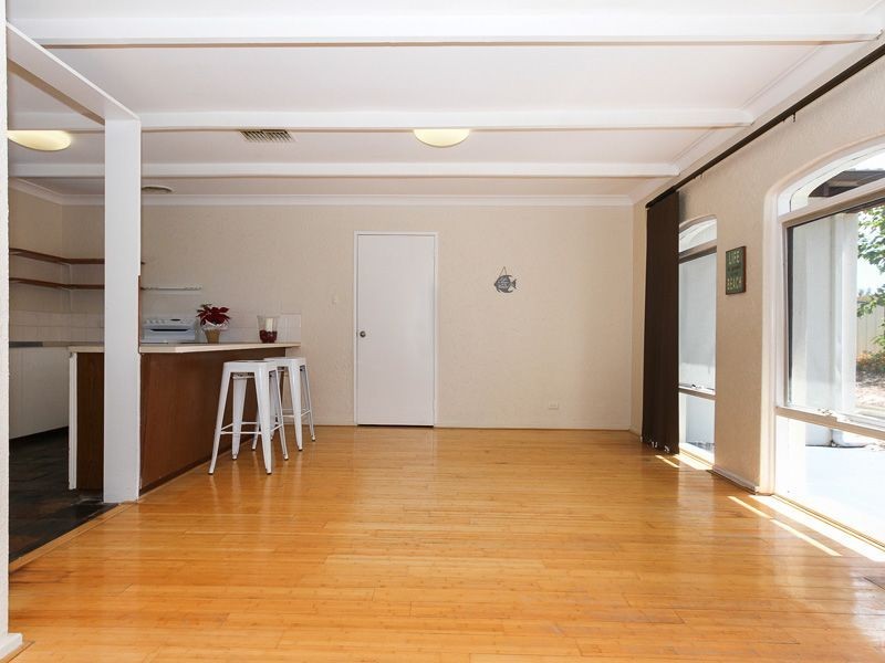 11 Compass Circle, Yanchep WA 6035