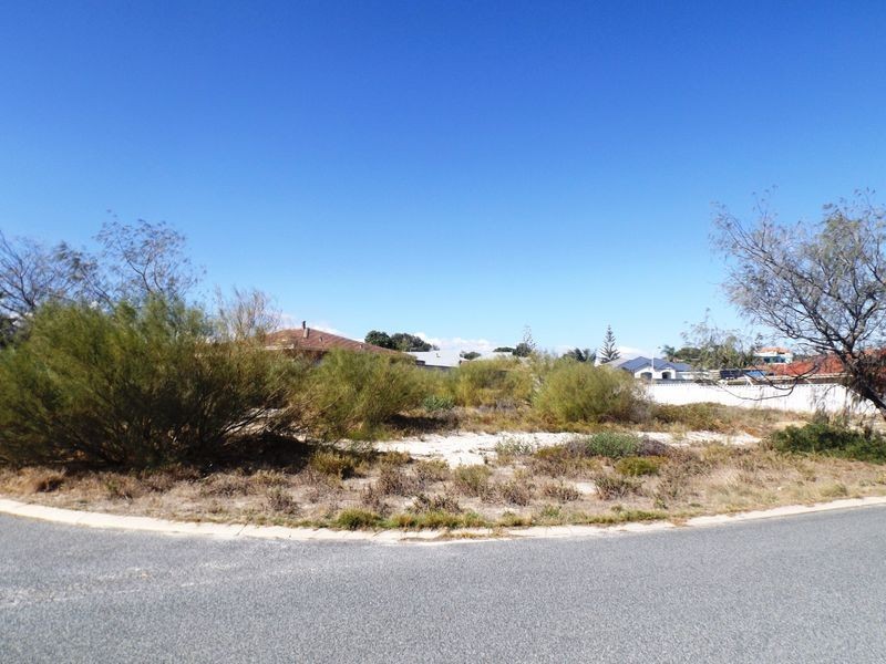 25 Tenggara Avenue, Two Rocks WA 6037