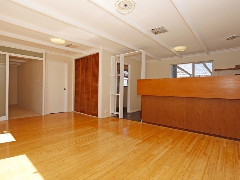 11 Compass Circle, Yanchep WA 6035