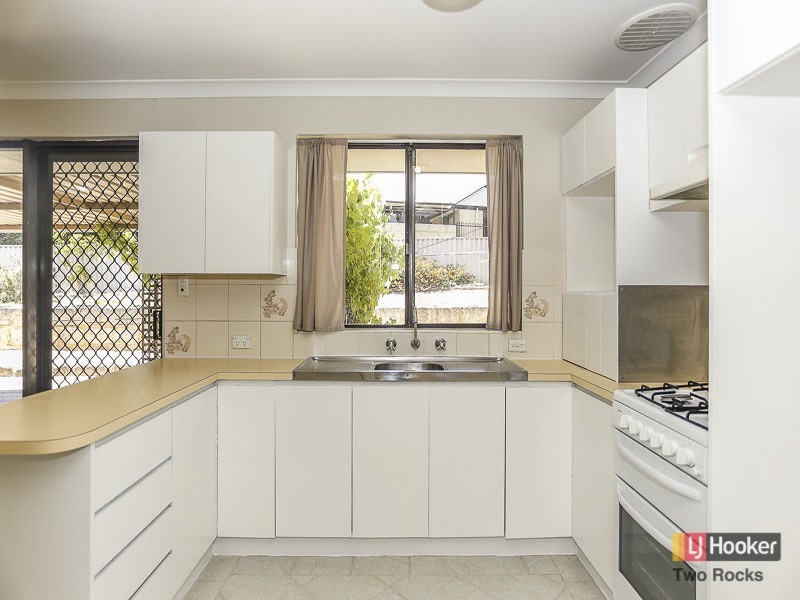 16 Hartland Place, Yanchep WA 6035