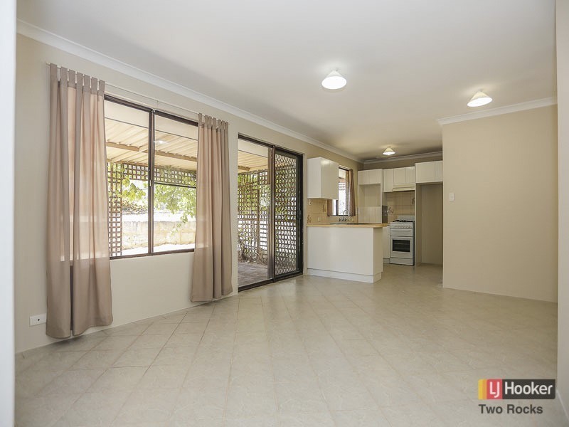 16 Hartland Place, Yanchep WA 6035