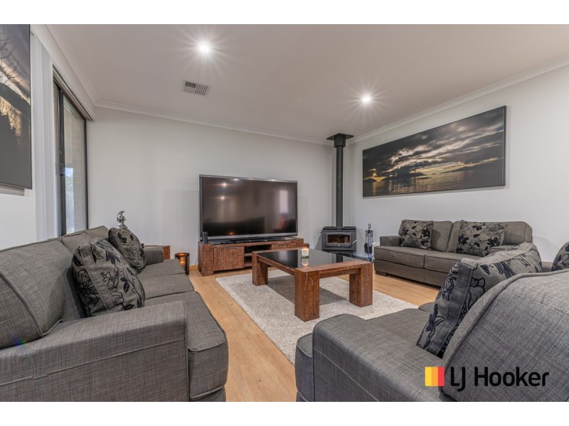 71 Bushwood Follow, Two Rocks WA 6037