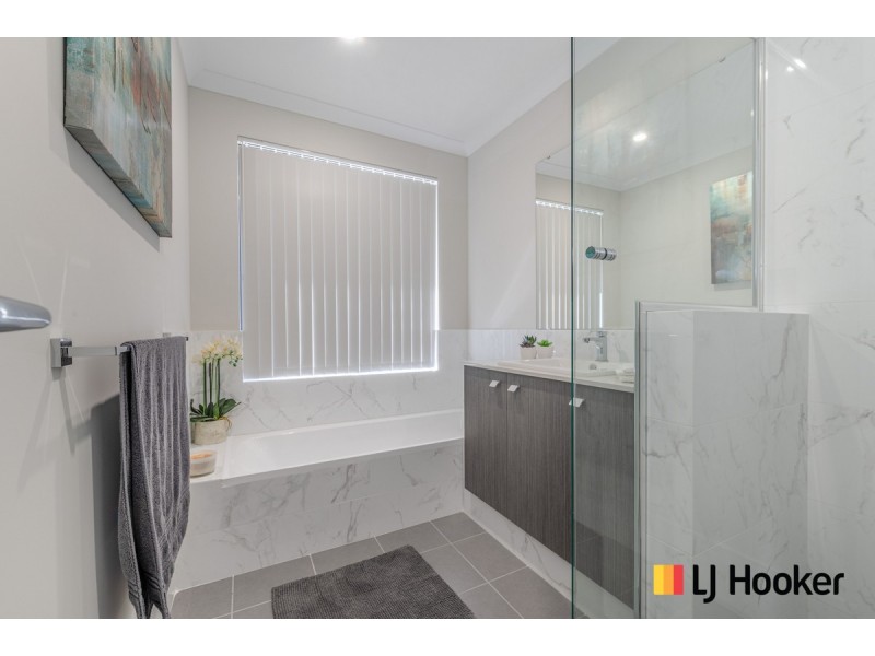 71 Bushwood Follow, Two Rocks WA 6037