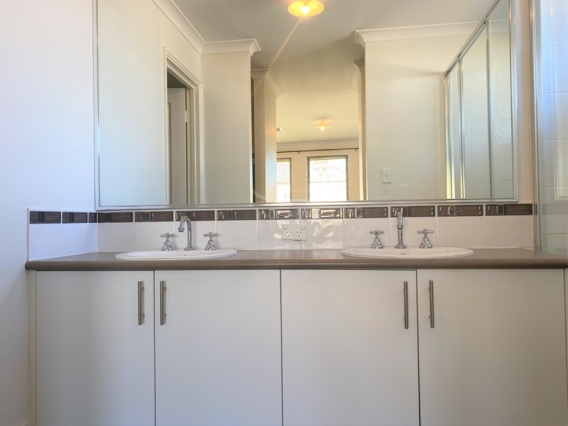 12 Bream Way, Yanchep WA 6035