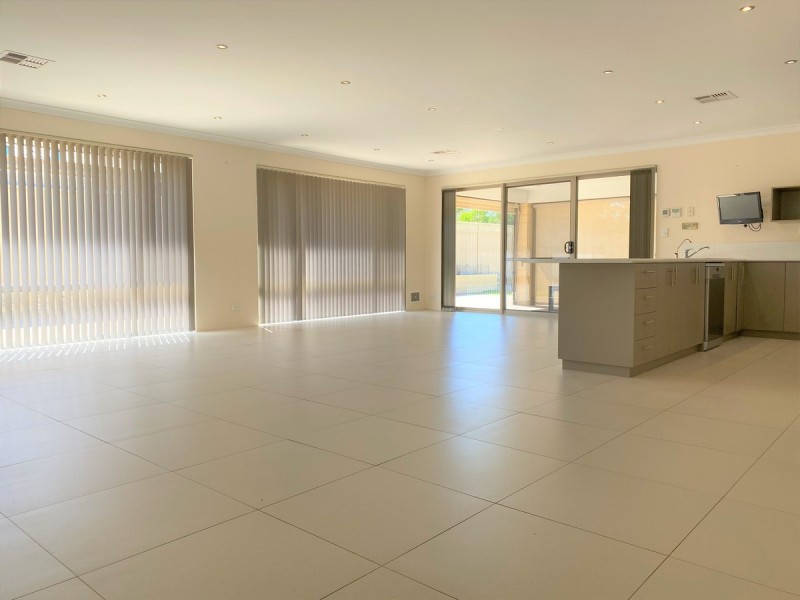 12 Bream Way, Yanchep WA 6035