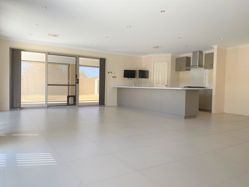 12 Bream Way, Yanchep WA 6035