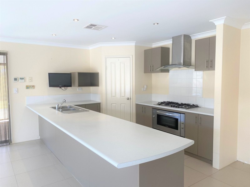 12 Bream Way, Yanchep WA 6035