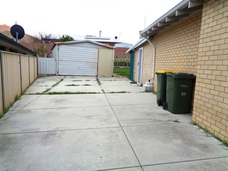 11 Leichhardt Drive, Two Rocks WA 6037