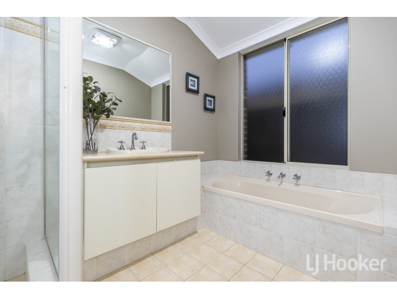 15 Berrington Pass, Quinns Rocks WA 6030