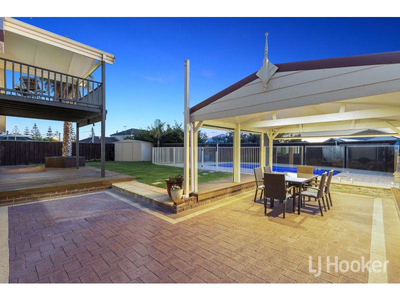 15 Berrington Pass, Quinns Rocks WA 6030