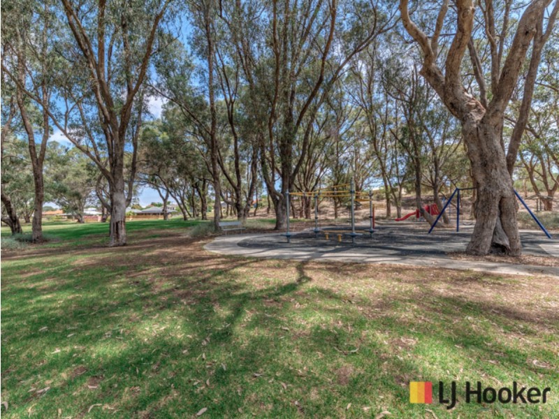 8 Sunningdale Road, Yanchep WA 6035