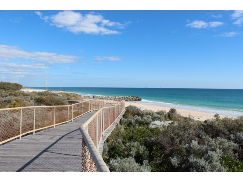 10 Doddington Way, Quinns Rocks WA 6030