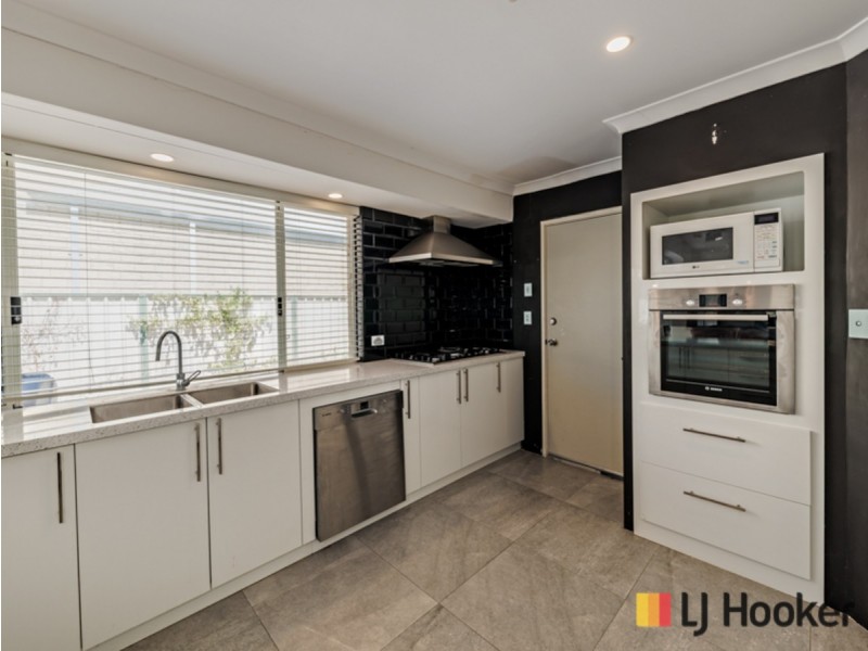 11 Dottyback Bend, Yanchep WA 6035