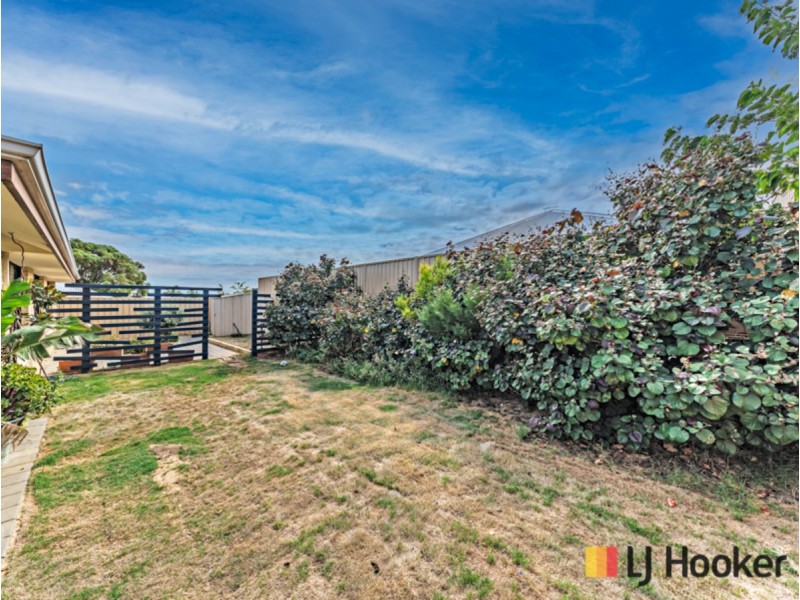 10 Llewellyn Way, Two Rocks WA 6037