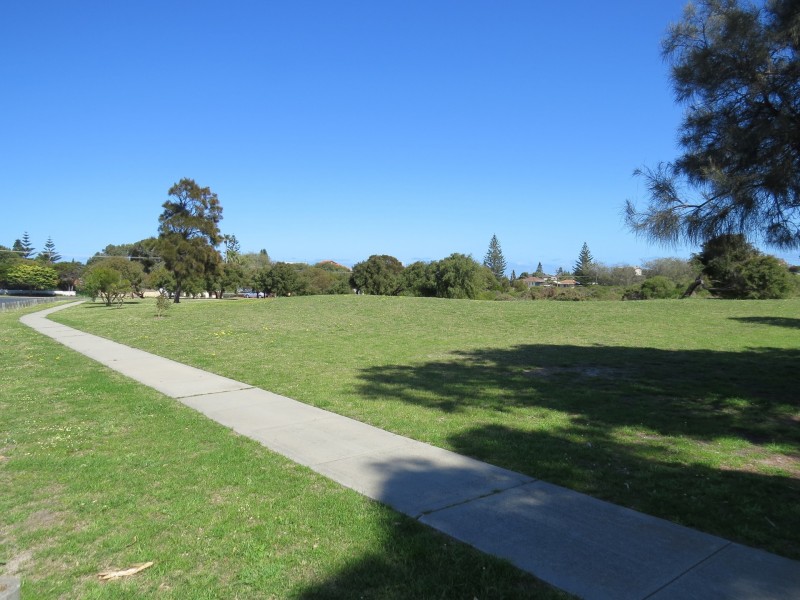 10 Theydon Grove, Two Rocks WA 6037