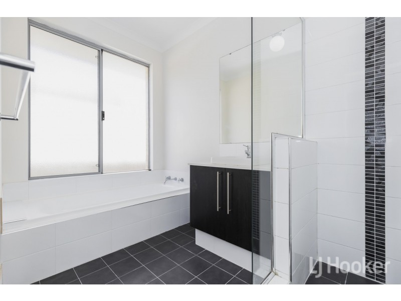 24 Snapper Way, Two Rocks WA 6037