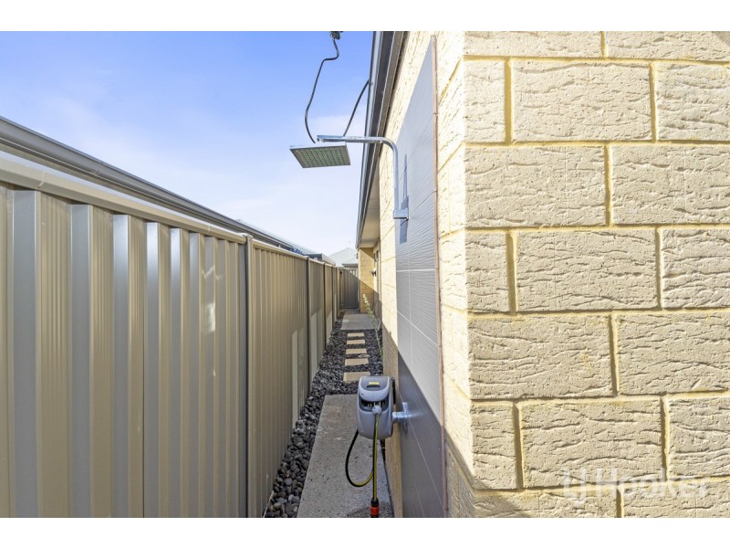 11 Citrine Street, Eglinton WA 6034