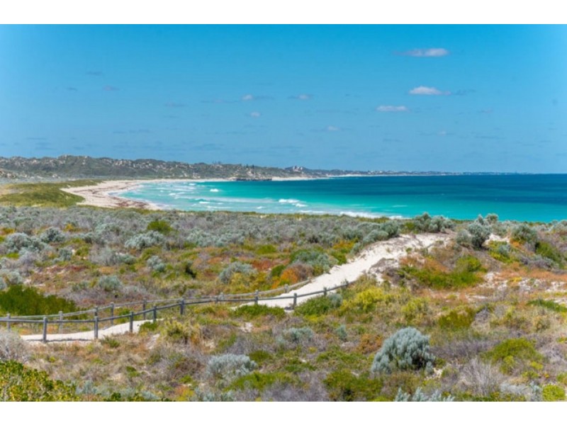 11 Stuart Place, Two Rocks WA 6037