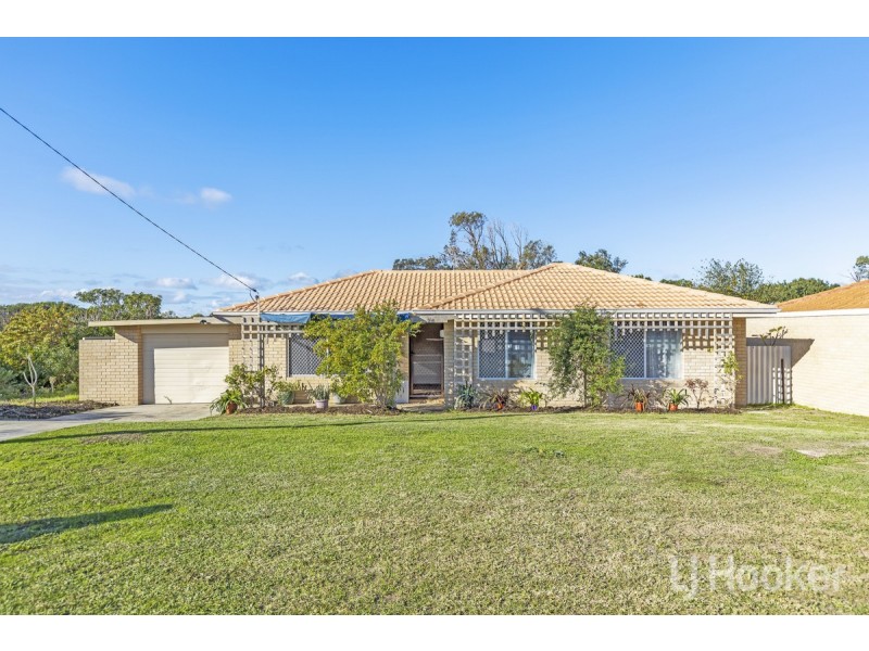 11 Stuart Place, Two Rocks WA 6037