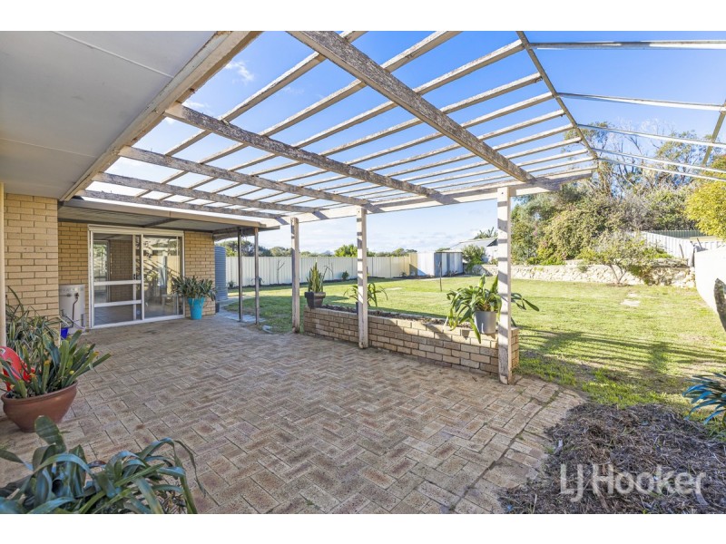 11 Stuart Place, Two Rocks WA 6037