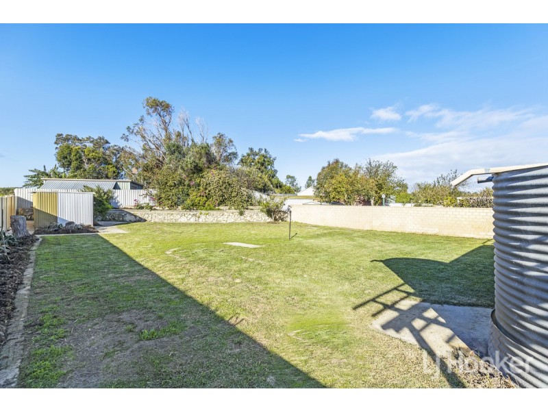 11 Stuart Place, Two Rocks WA 6037