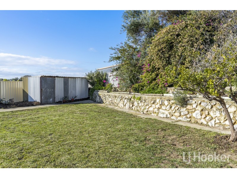 11 Stuart Place, Two Rocks WA 6037