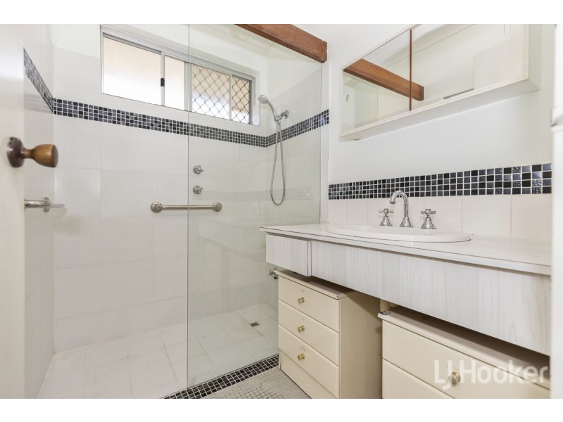 11 Stuart Place, Two Rocks WA 6037