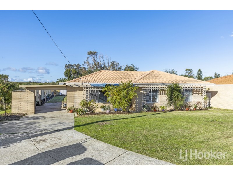 11 Stuart Place, Two Rocks WA 6037