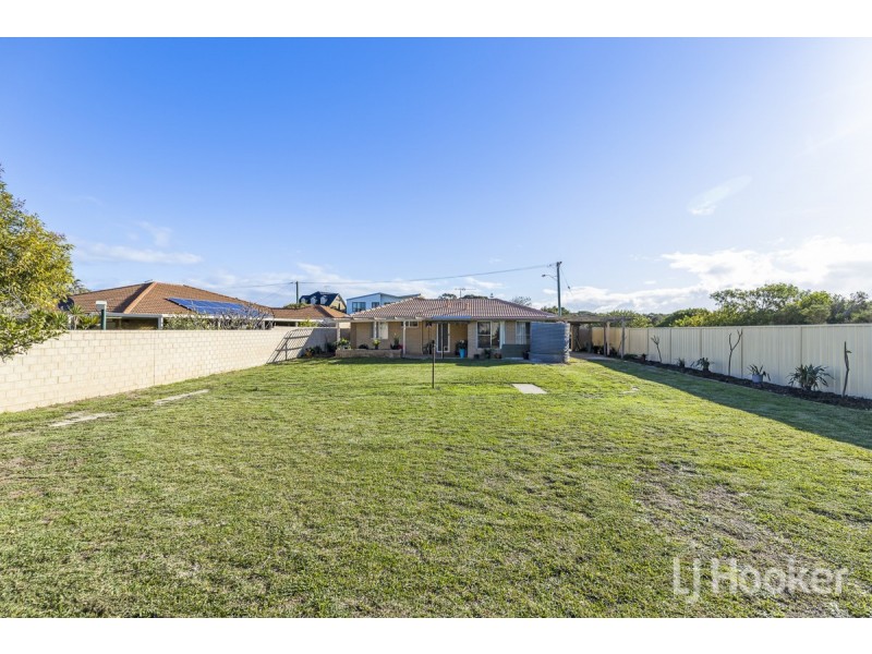 11 Stuart Place, Two Rocks WA 6037