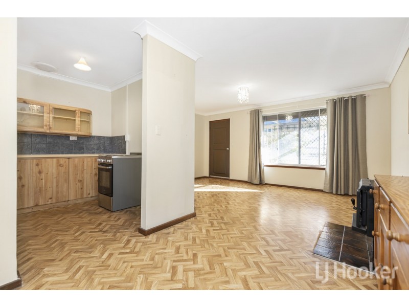 11 Stuart Place, Two Rocks WA 6037