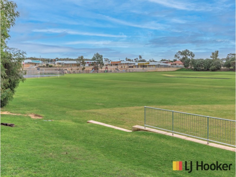 85 Moorpark Avenue, Yanchep WA 6035