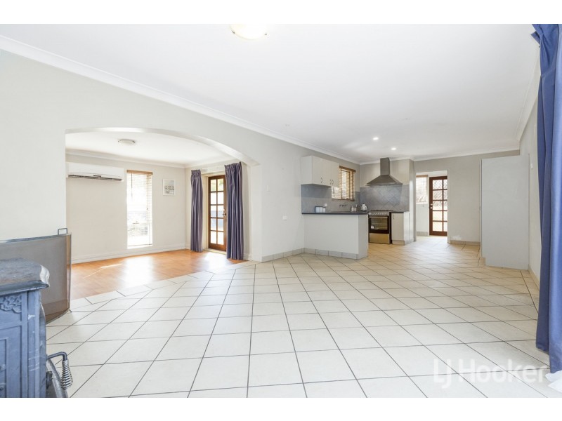 11 Mitchell Place, Two Rocks WA 6037