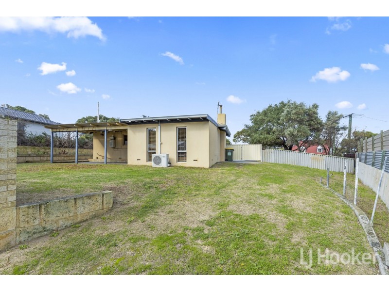 11 Mitchell Place, Two Rocks WA 6037