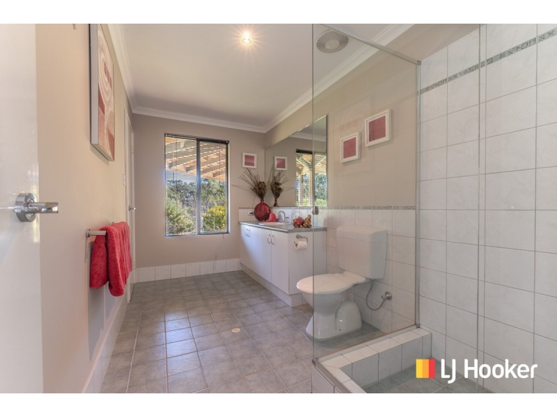 28 Birdsong Gate, Two Rocks WA 6037