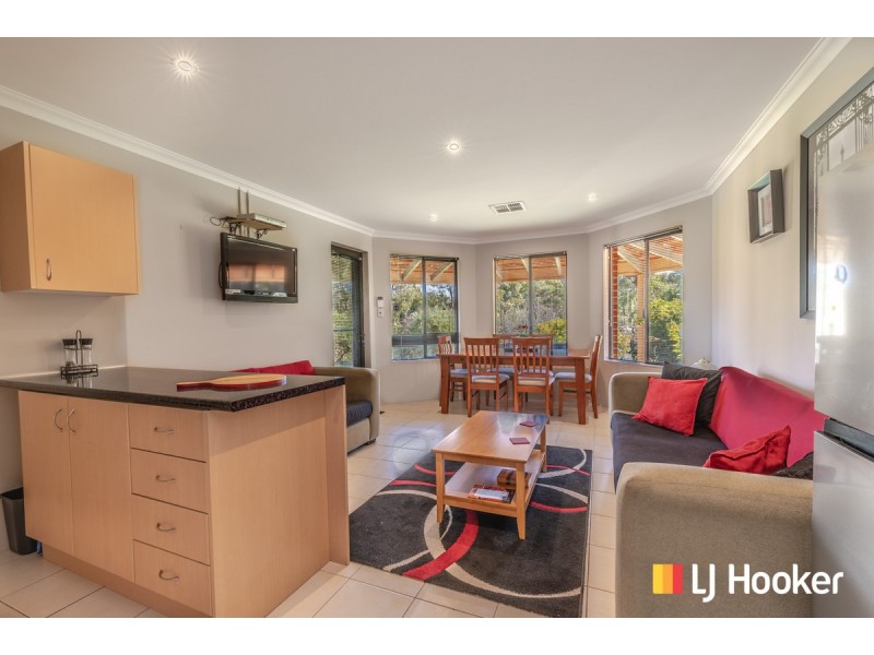 28 Birdsong Gate, Two Rocks WA 6037