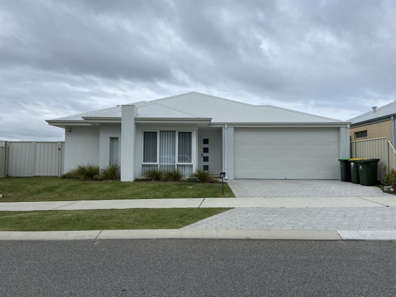 16 Strand Way, Yanchep WA 6035