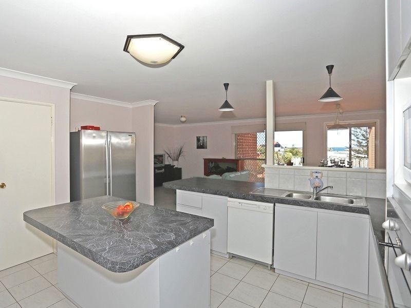 8 Atlanta Drive, Two Rocks WA 6037