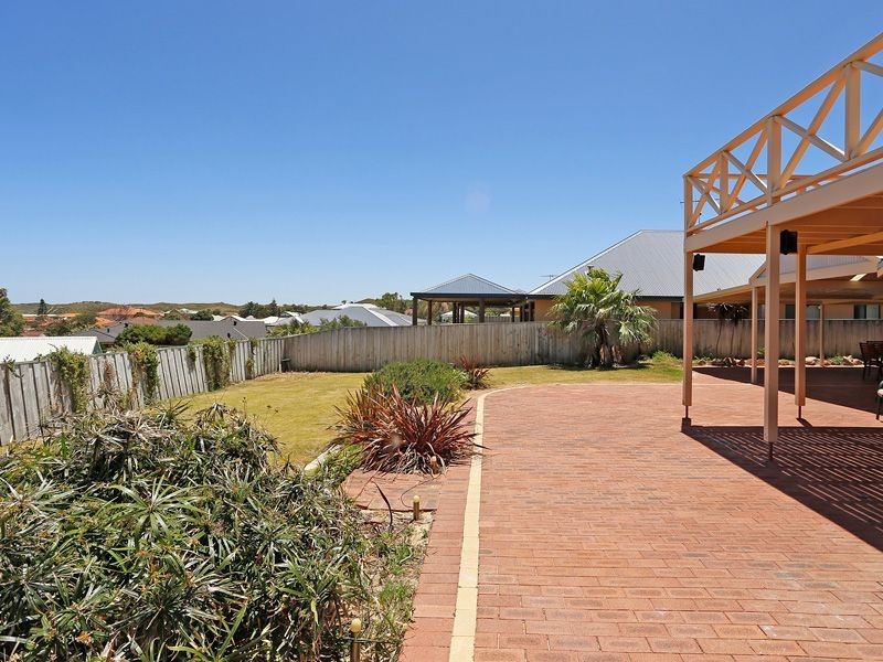 8 Atlanta Drive, Two Rocks WA 6037