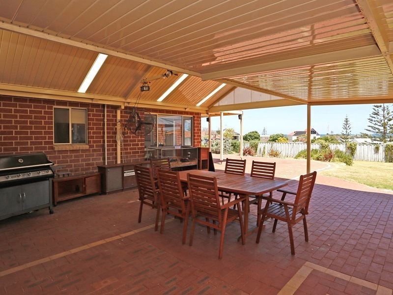 8 Atlanta Drive, Two Rocks WA 6037